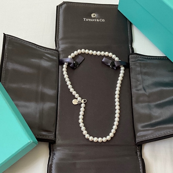 TIFFANY & CO. Ziegfeld Collection Freshwater Pearl Strand Necklace - Picture 15 of 16